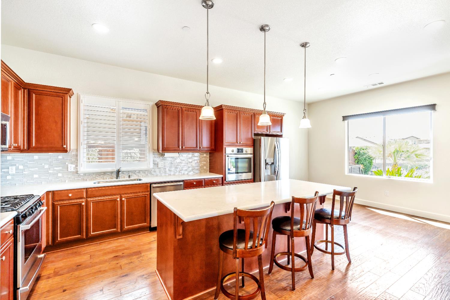 Detail Gallery Image 10 of 41 For 1587 Como Dr, Manteca,  CA 95337 - 3 Beds | 3/1 Baths
