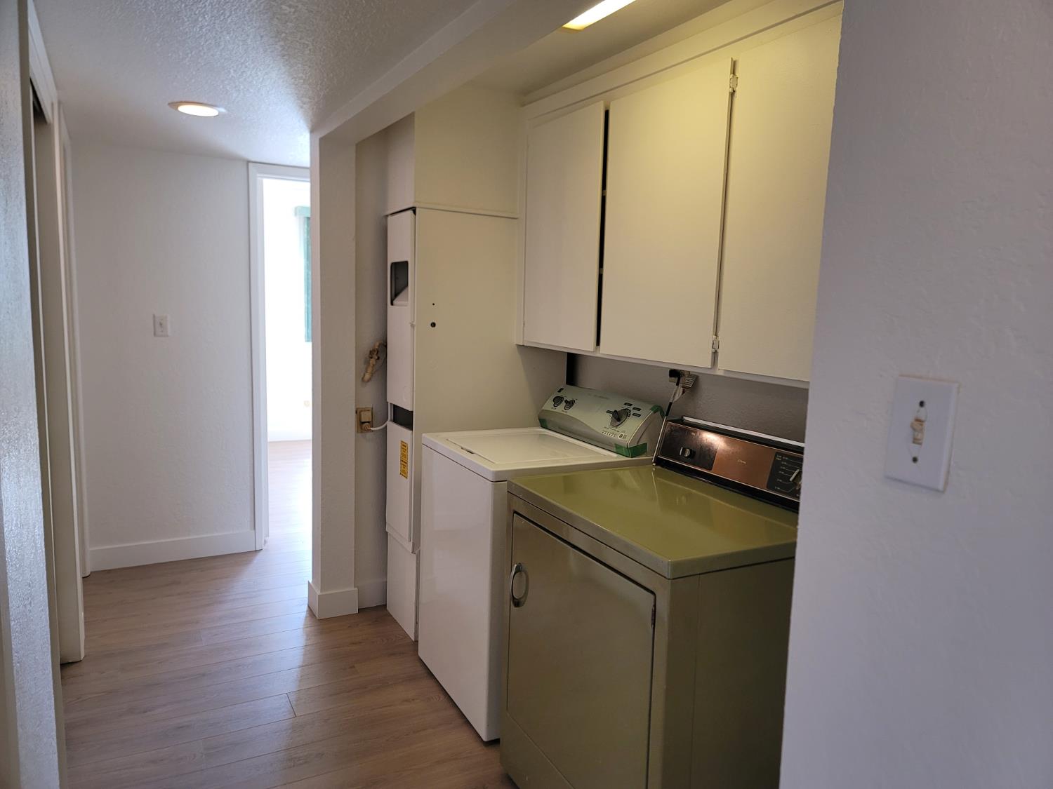 Detail Gallery Image 8 of 35 For 1408 Gregory Way, Roseville,  CA 95661 - 3 Beds | 2 Baths