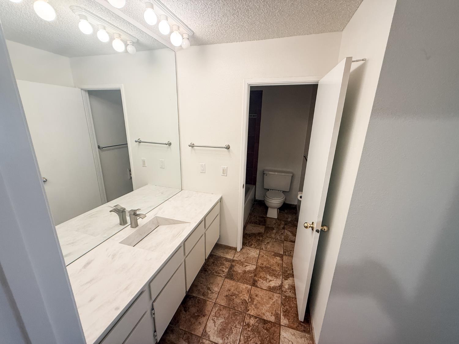 Detail Gallery Image 12 of 17 For 613 Woodside Sierra #5,  Sacramento,  CA 95825 - 1 Beds | 1 Baths