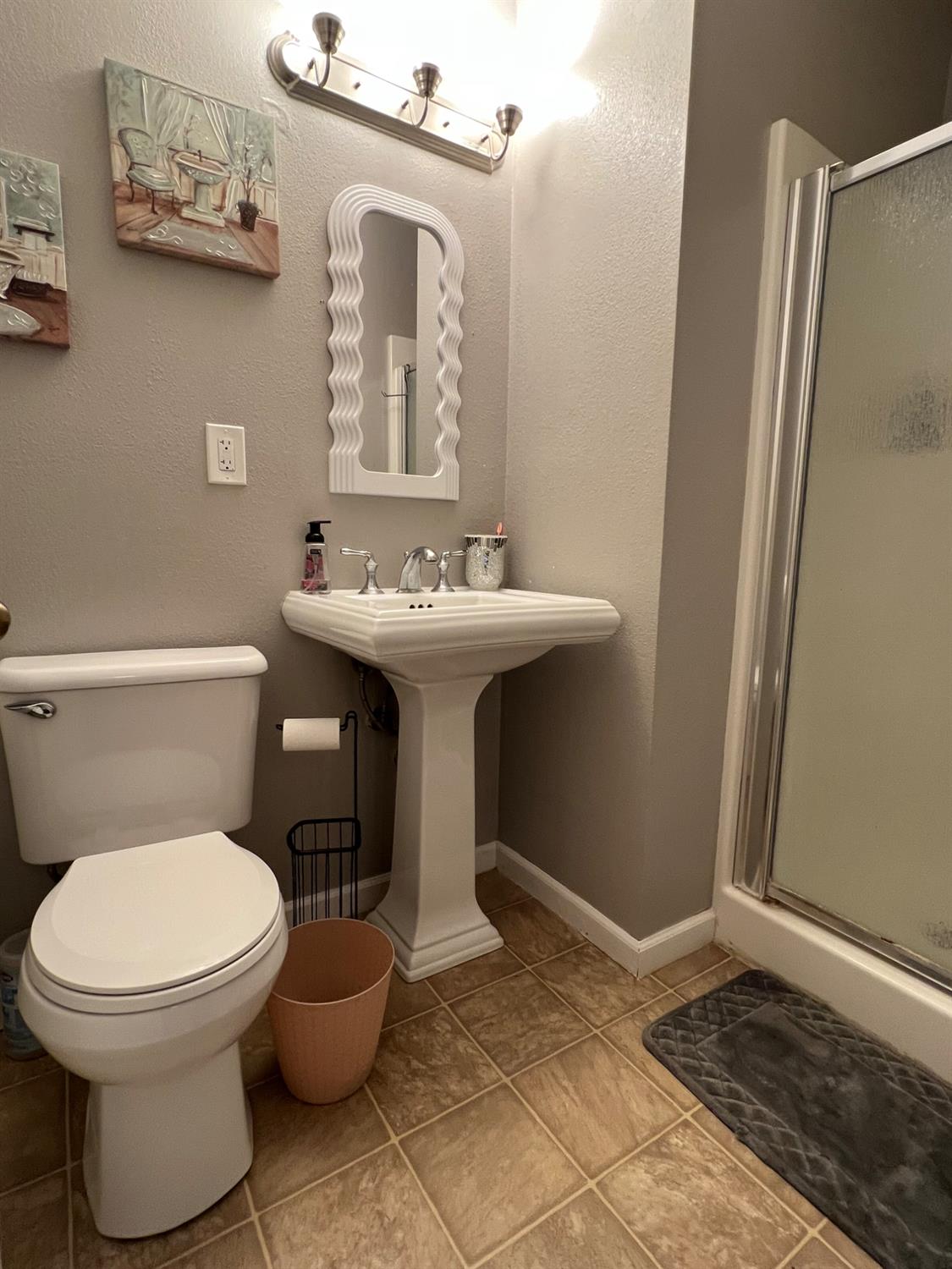 Detail Gallery Image 8 of 17 For 1203 L St, Newman,  CA 95360 - 3 Beds | 2 Baths
