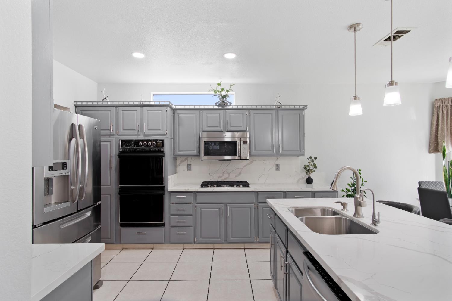 Detail Gallery Image 2 of 25 For 1724 Stonum Rd, Modesto,  CA 95351 - 4 Beds | 4 Baths