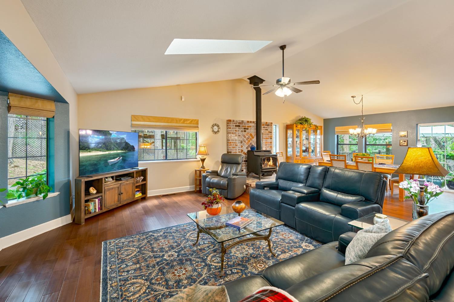Detail Gallery Image 4 of 49 For 4038 Opal Trl, Pollock Pines,  CA 95726 - 3 Beds | 2 Baths