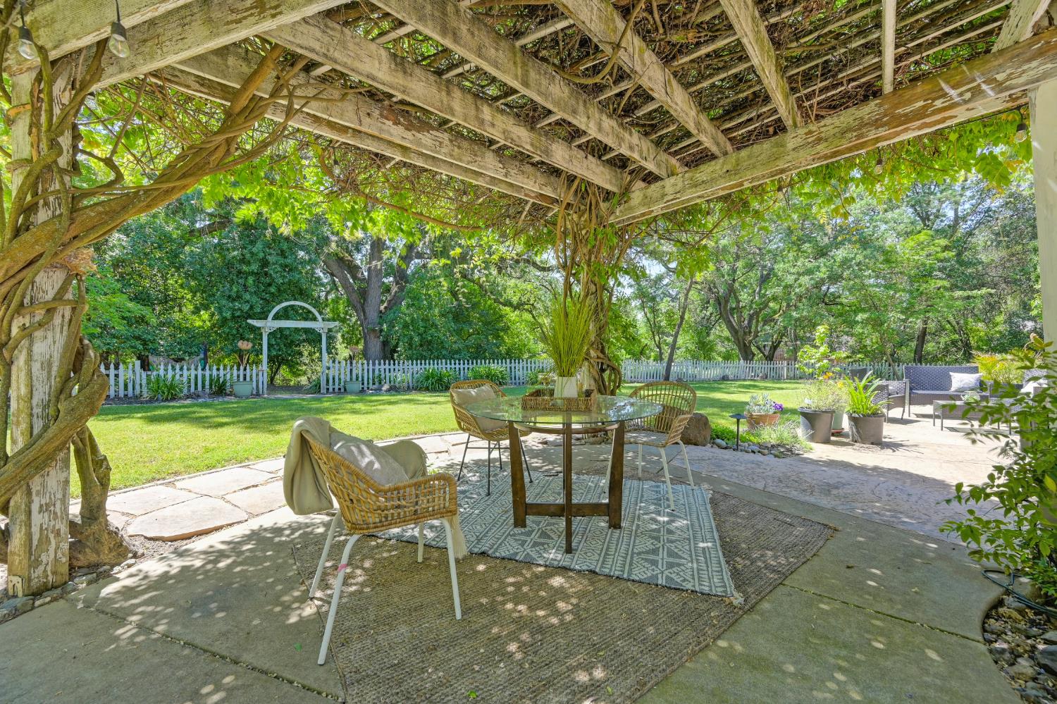 Detail Gallery Image 75 of 92 For 3710 Sutter Hill Ln, Carmichael,  CA 95608 - 4 Beds | 3/1 Baths
