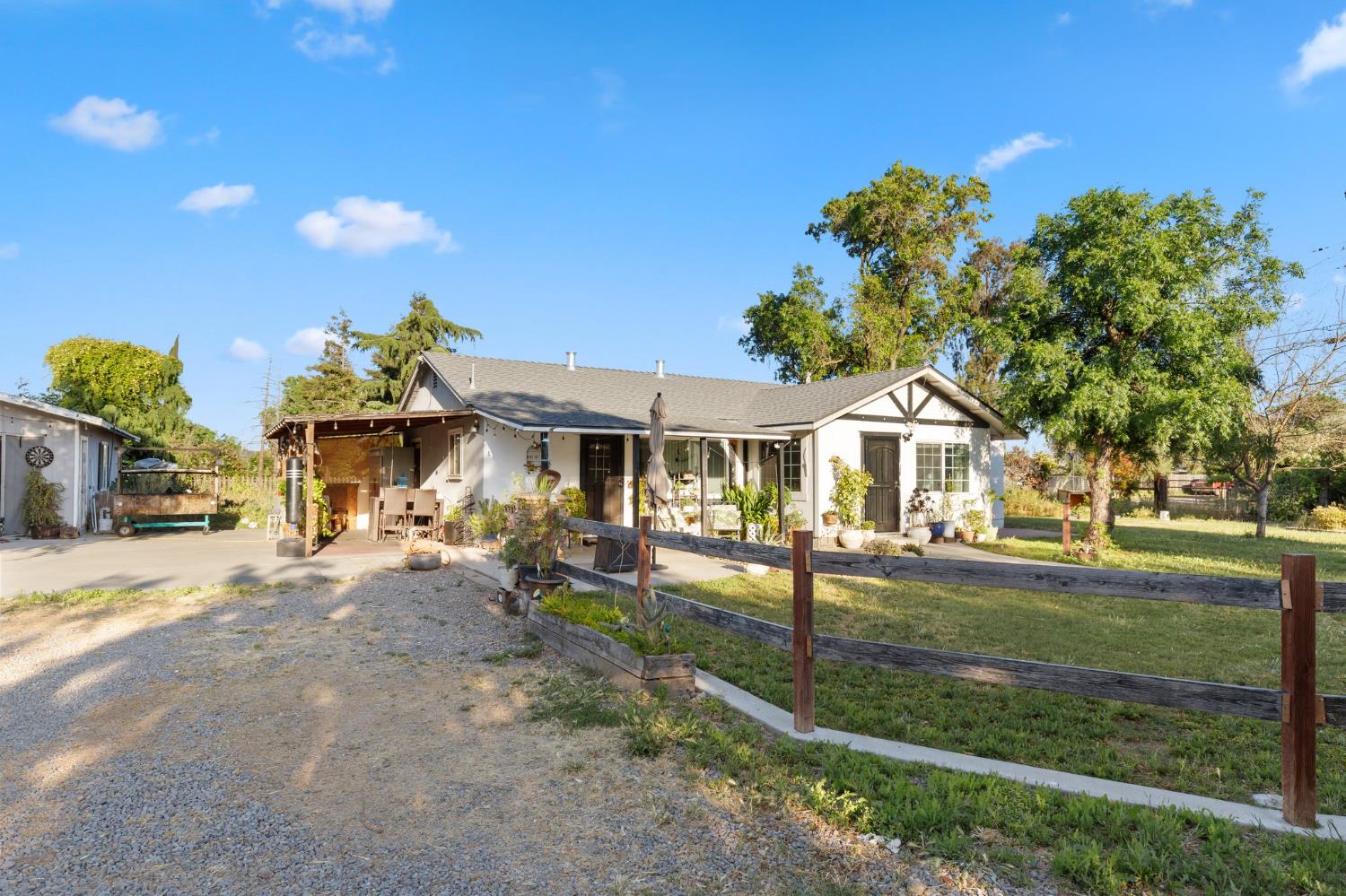 Detail Gallery Image 4 of 21 For 3935 Sunny Rd, Stockton,  CA 95215 - 3 Beds | 1/1 Baths