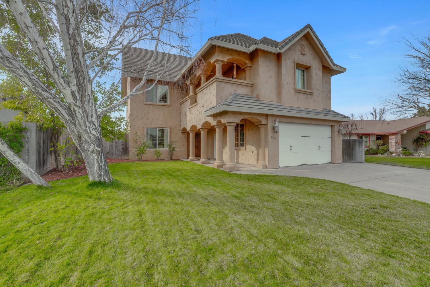 Dorchester Circle, Lodi, California image 2