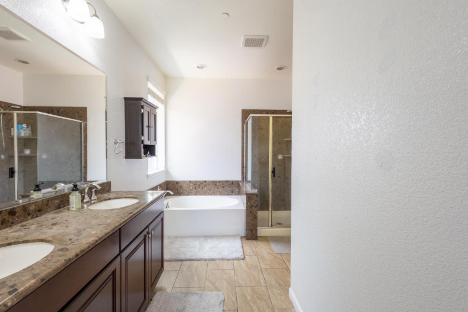 Ballinger Drive, Sacramento, California image 17