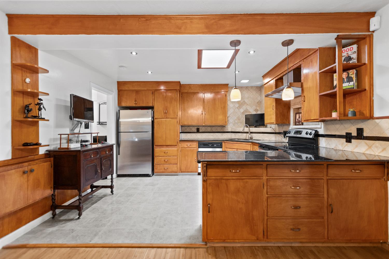 Detail Gallery Image 18 of 47 For 1824 Maryal Dr, Sacramento,  CA 95864 - 3 Beds | 2 Baths