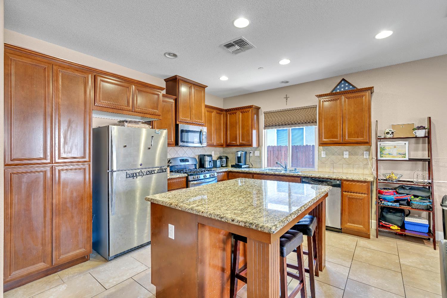 Detail Gallery Image 5 of 18 For 10406 Albert Dr, Stockton,  CA 95209 - 3 Beds | 2 Baths