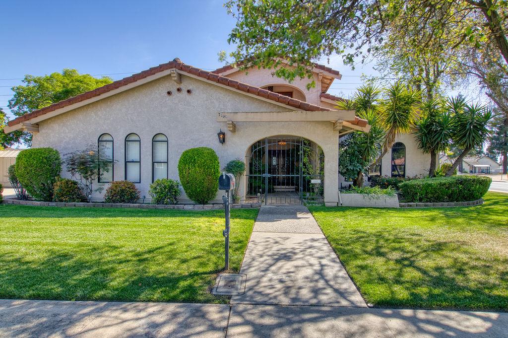Detail Gallery Image 1 of 41 For 3100 Bridle Path Ln, Modesto,  CA 95356 - 3 Beds | 2/1 Baths