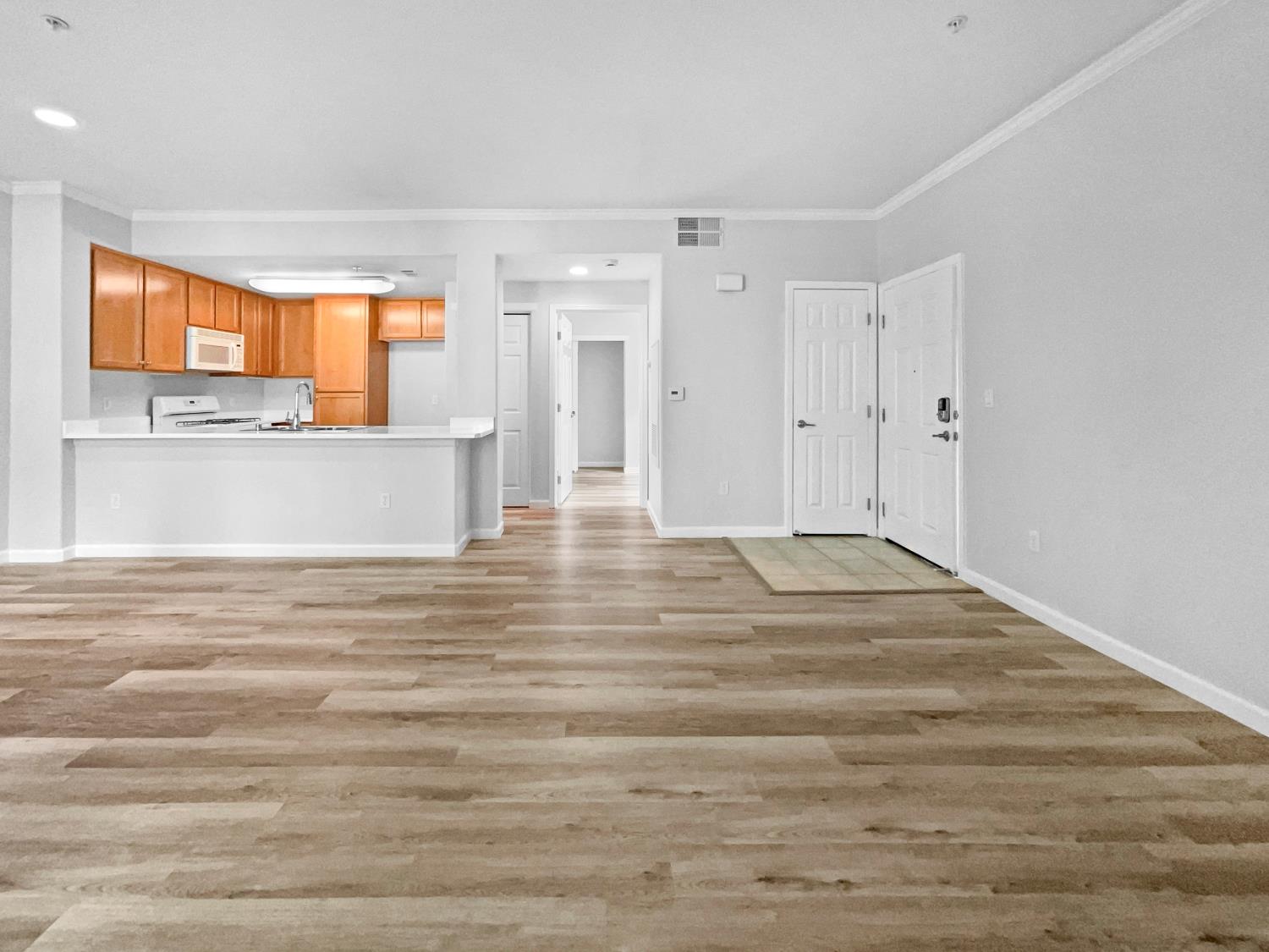 Detail Gallery Image 3 of 20 For 5201 Laguna Oaks Dr #5,  Elk Grove,  CA 95758 - 1 Beds | 1 Baths