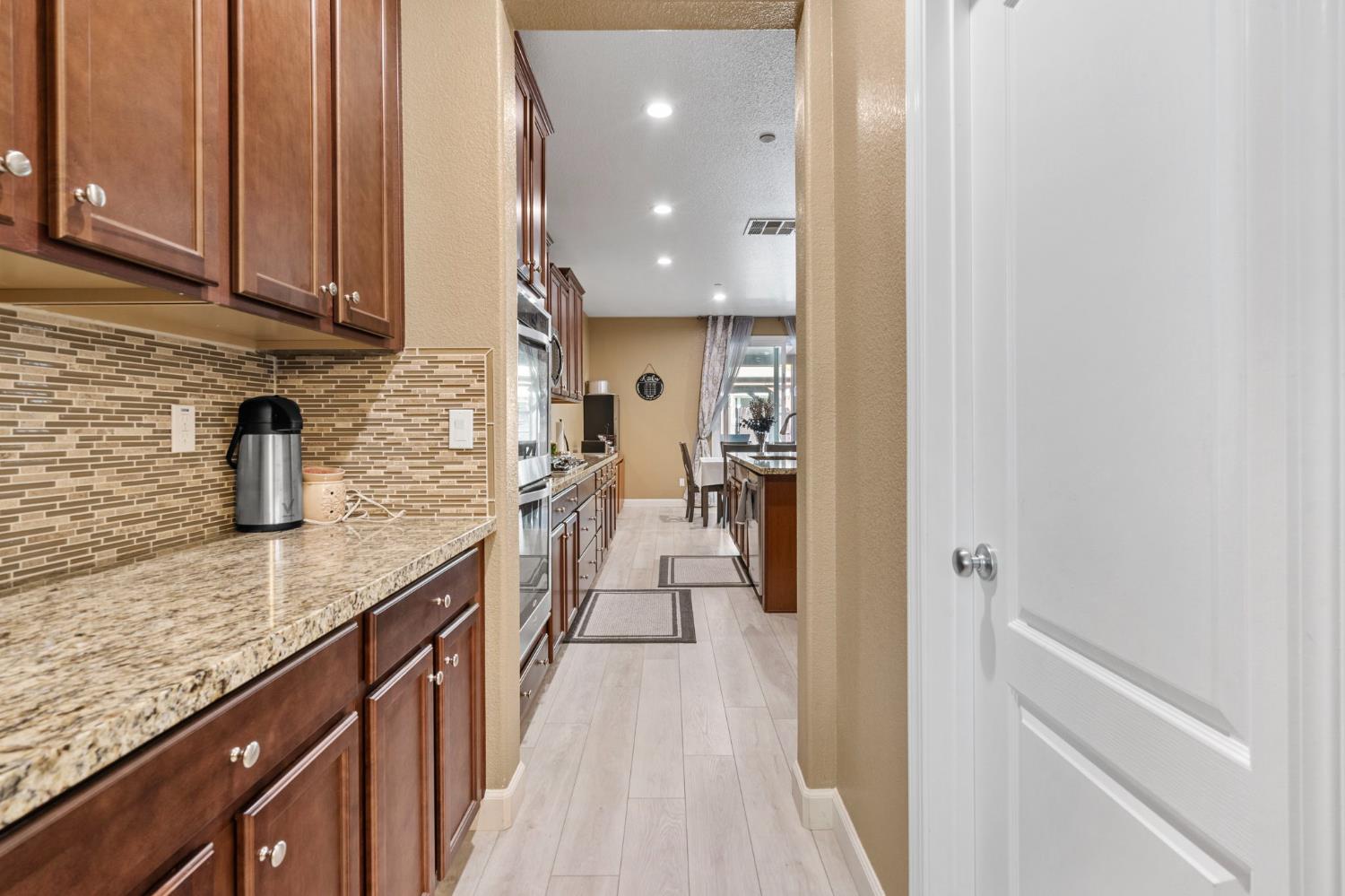 Detail Gallery Image 17 of 46 For 2317 Mathar Dr, Manteca,  CA 95337 - 5 Beds | 4/1 Baths