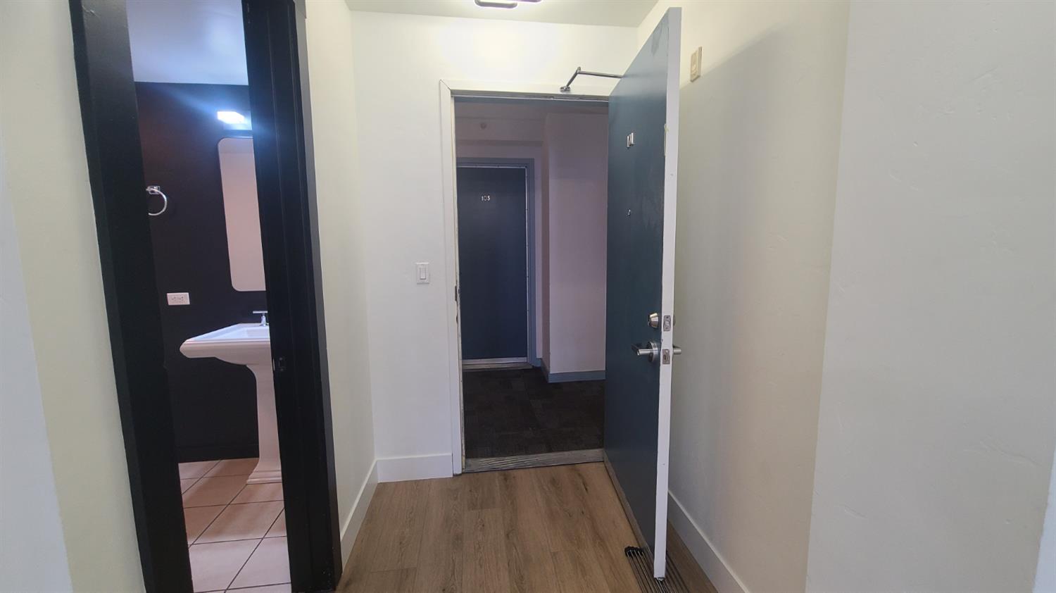 Detail Gallery Image 23 of 37 For 330 13th St 1a,  Oakland,  CA 94612 - 1 Beds | 1/1 Baths