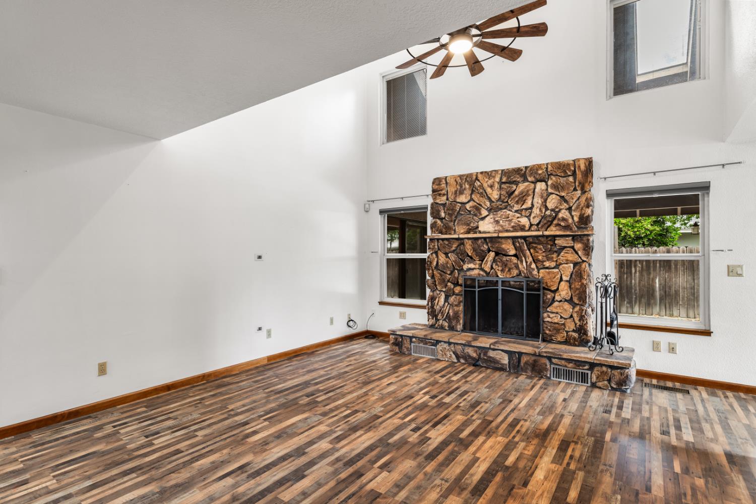 Detail Gallery Image 12 of 69 For 839 Cobblestone, Ripon,  CA 95366 - 4 Beds | 3 Baths