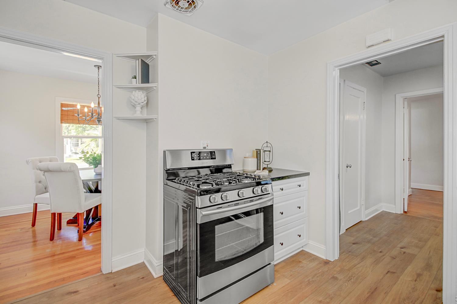 Detail Gallery Image 18 of 48 For 5960 12th Ave, Sacramento,  CA 95820 - 3 Beds | 1 Baths
