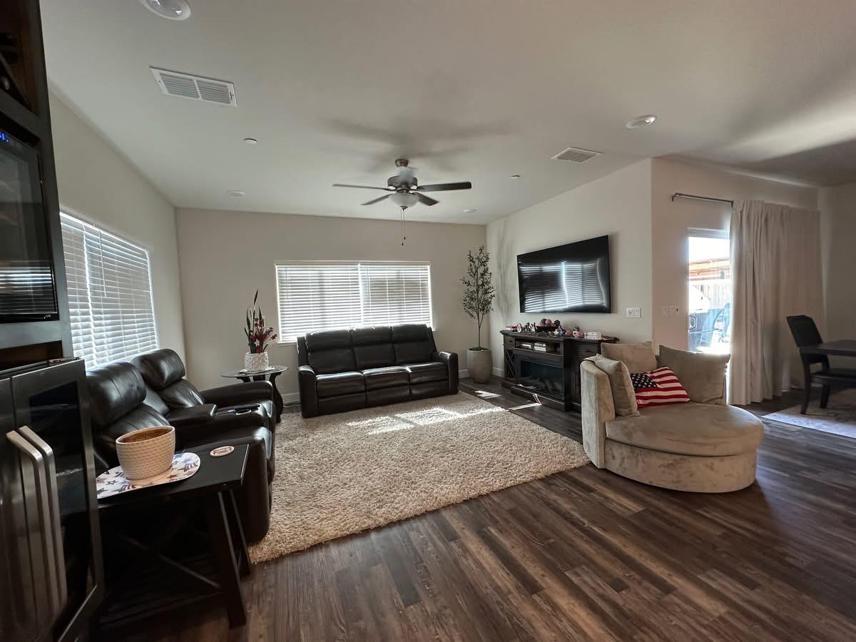Detail Gallery Image 2 of 11 For 936 Hogan Rd, Galt,  CA 95632 - 2 Beds | 2/1 Baths