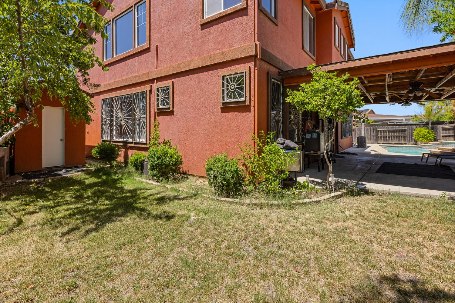 Massimo Circle, Stockton, California image 37