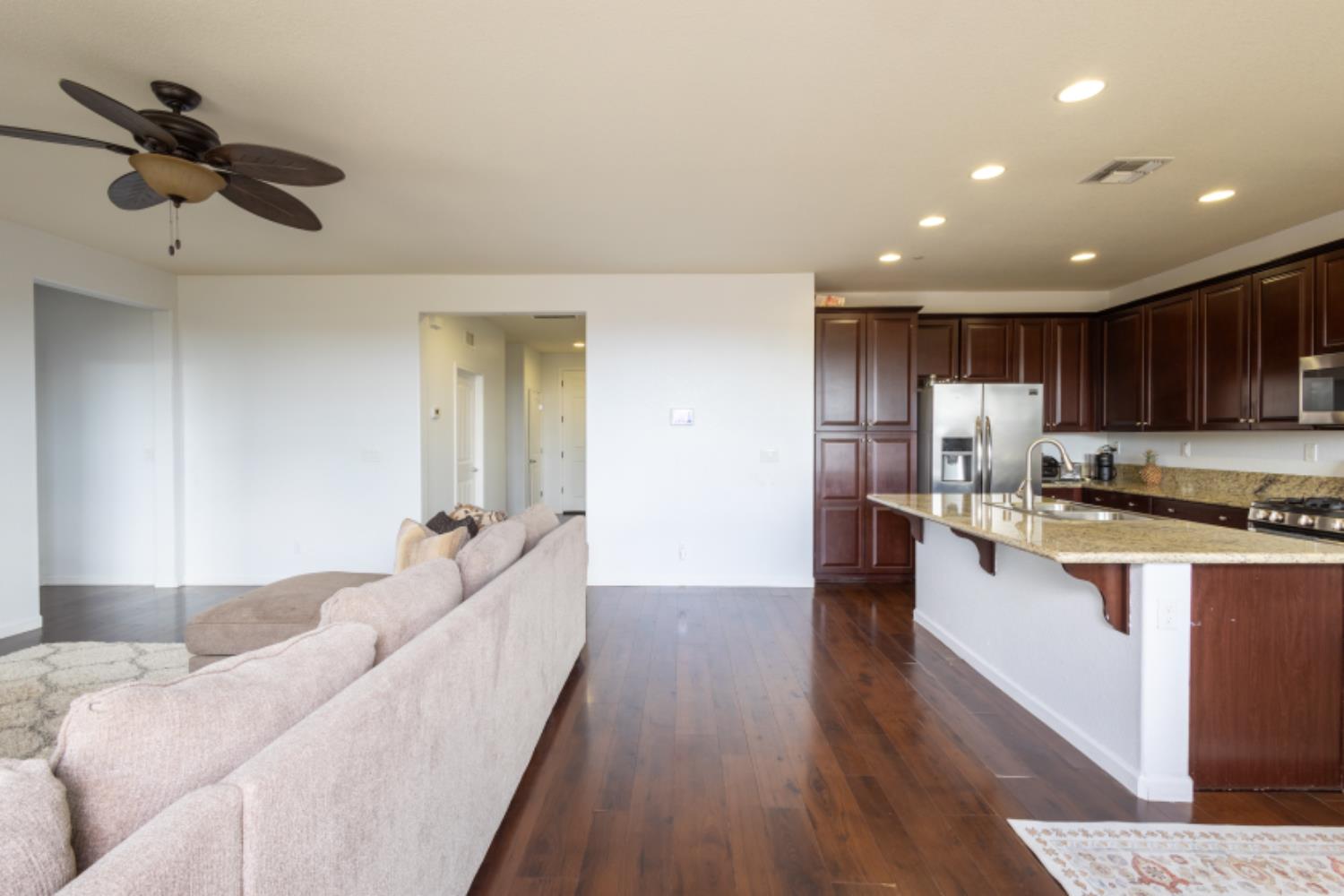 Ballinger Drive, Sacramento, California image 13