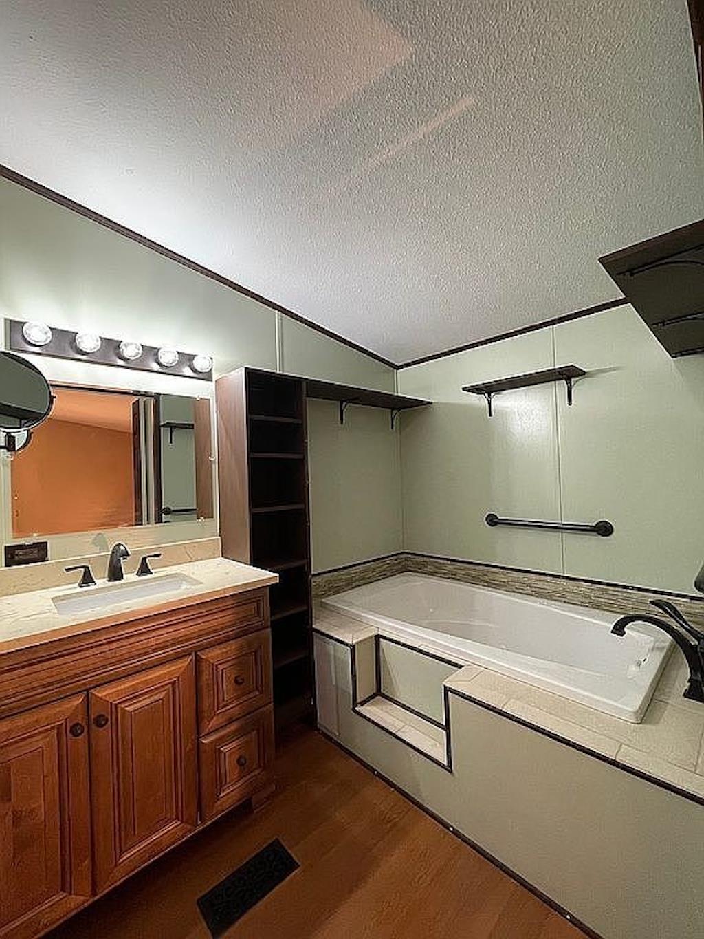 Detail Gallery Image 19 of 27 For 17281 Highway 101 N 4, –,  CA 95567 - 3 Beds | 2 Baths