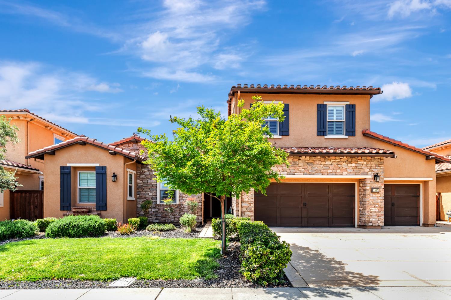 Detail Gallery Image 1 of 41 For 1587 Como Dr, Manteca,  CA 95337 - 3 Beds | 3/1 Baths