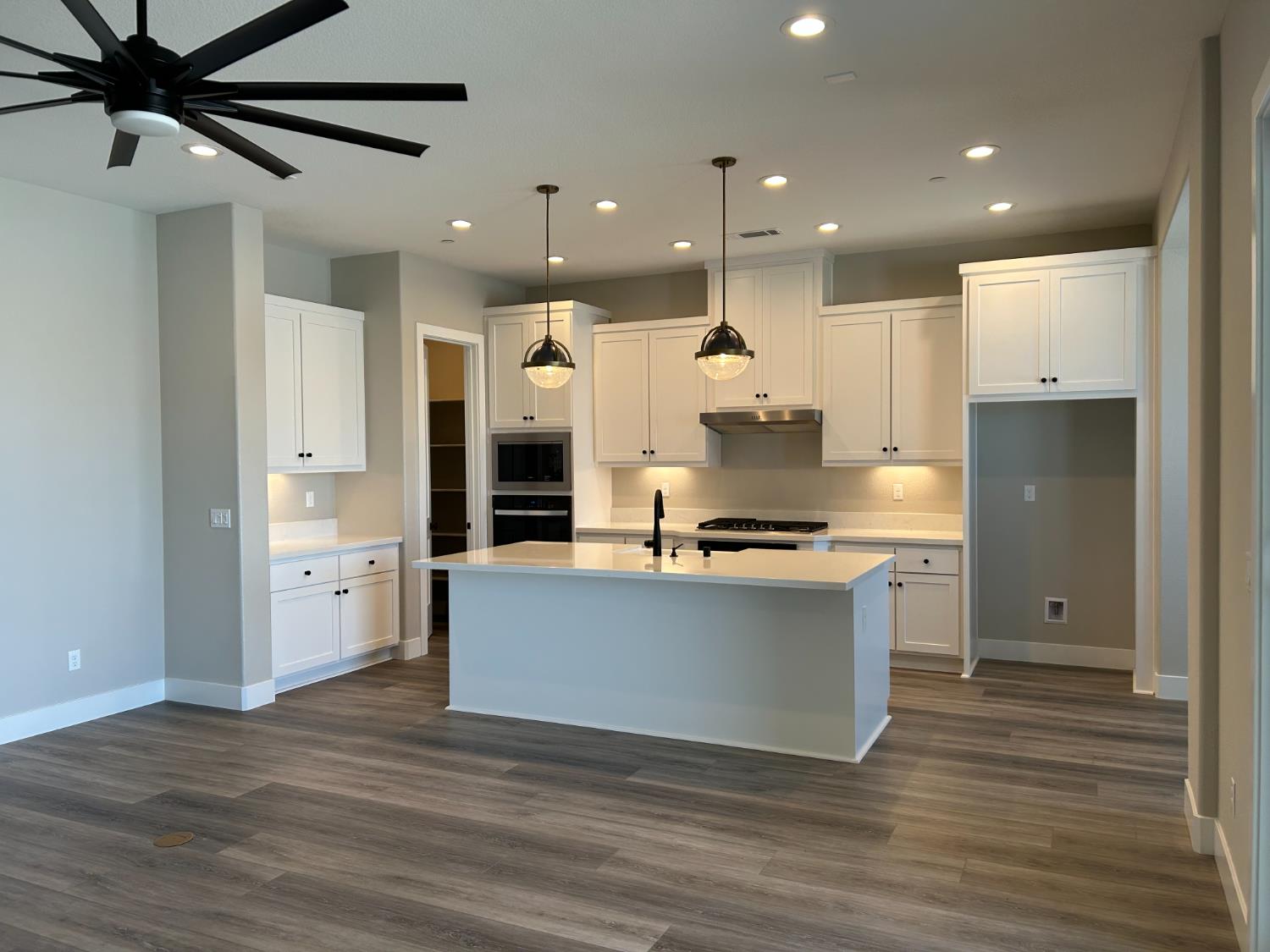 Detail Gallery Image 2 of 6 For 2517 Amur, Manteca,  CA 95337 - 4 Beds | 2 Baths