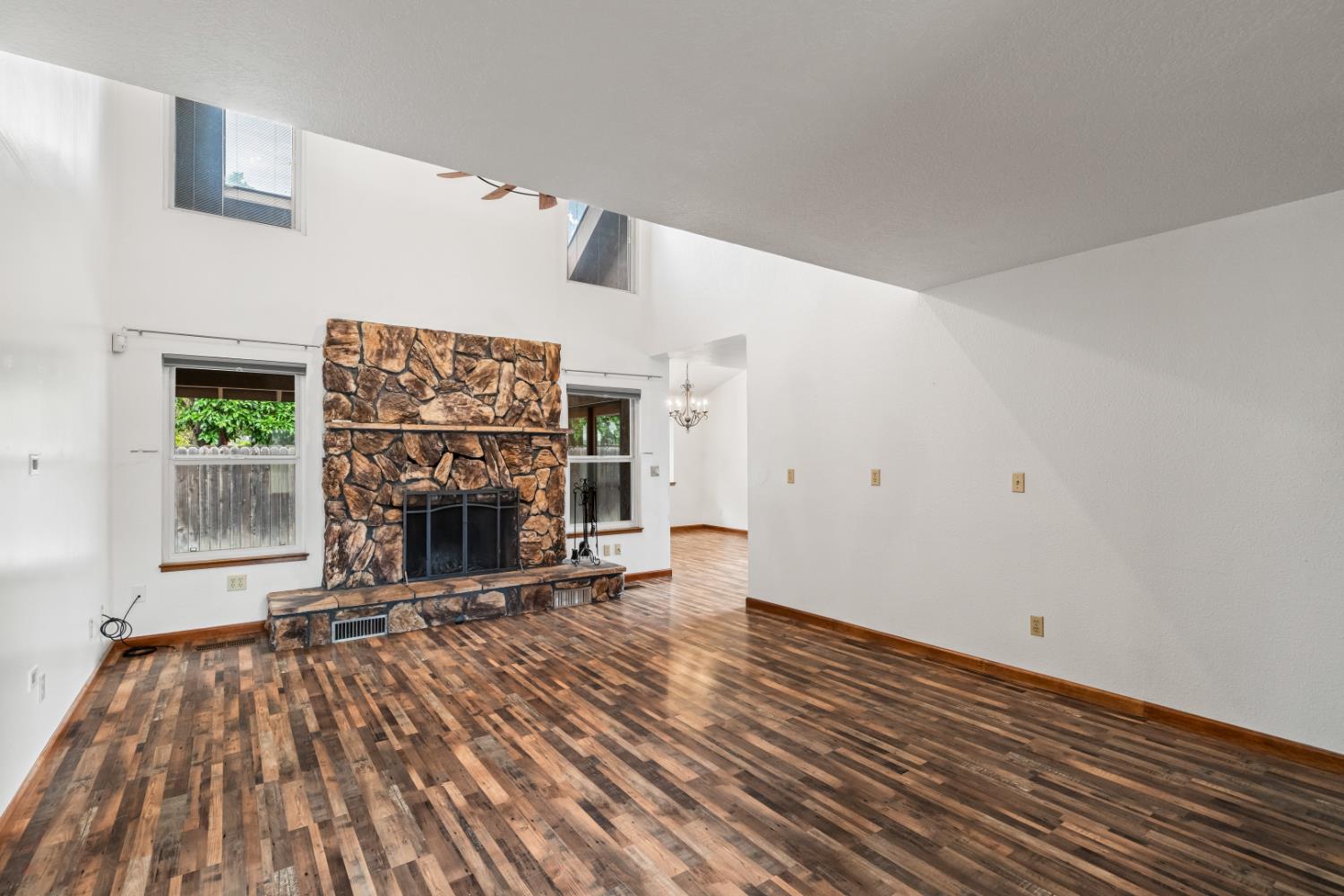 Detail Gallery Image 10 of 69 For 839 Cobblestone, Ripon,  CA 95366 - 4 Beds | 3 Baths