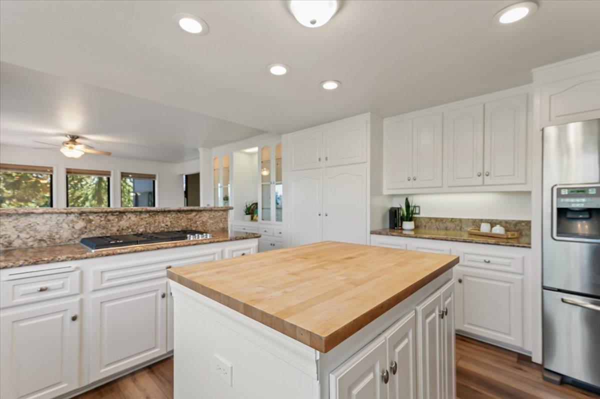 Troy Court, Grass Valley, California image 23