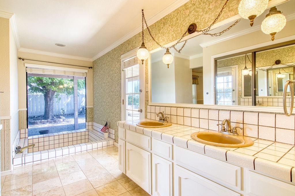 Detail Gallery Image 26 of 41 For 3100 Bridle Path Ln, Modesto,  CA 95356 - 3 Beds | 2/1 Baths