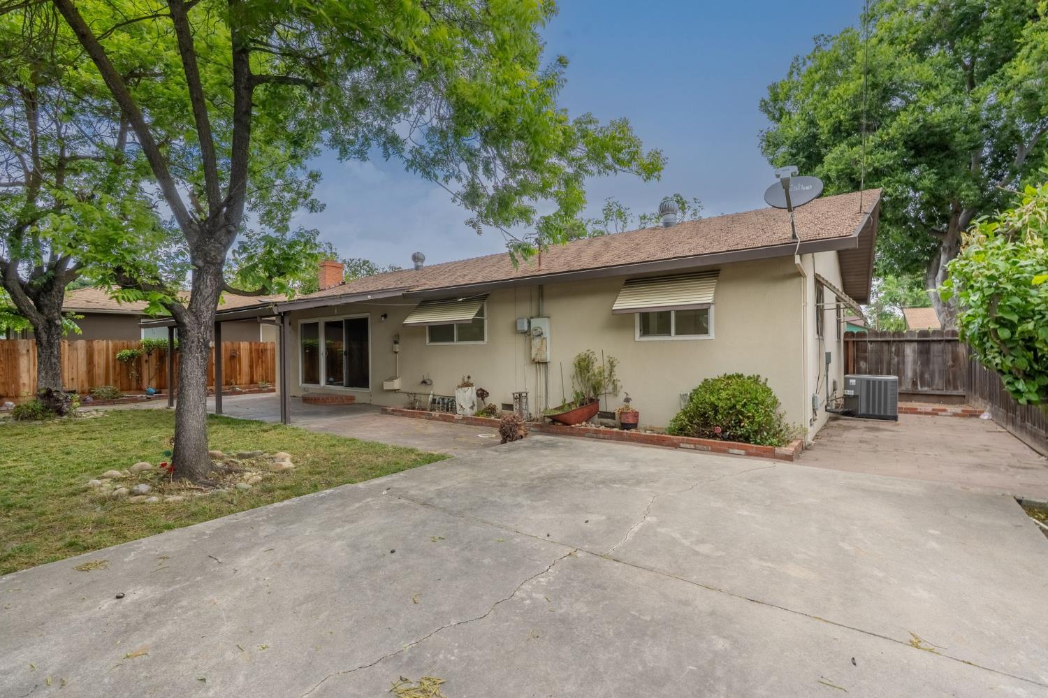Detail Gallery Image 25 of 26 For 1610 Maplewood Dr, Modesto,  CA 95350 - 3 Beds | 2 Baths