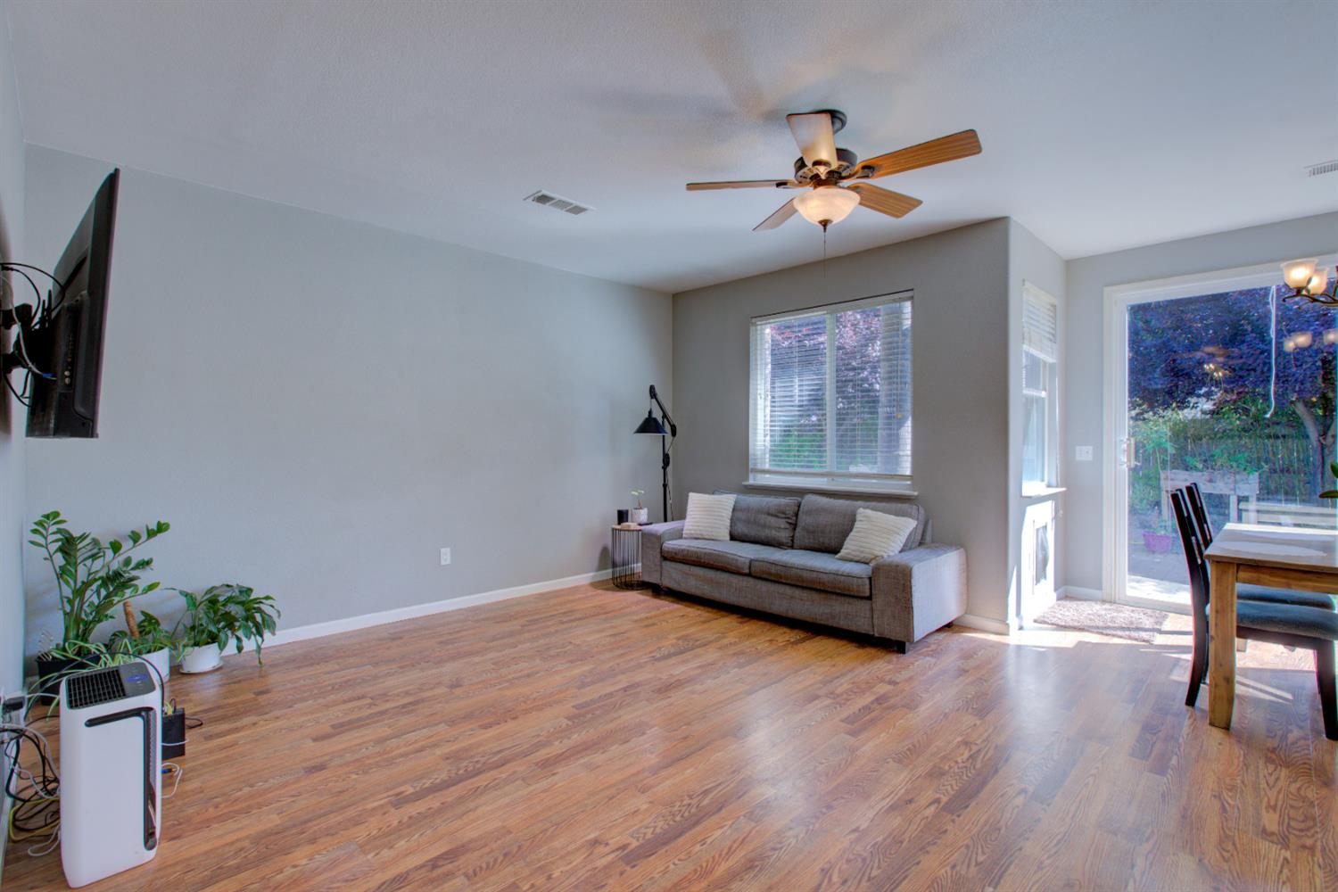 Detail Gallery Image 16 of 49 For 2341 Summersong Ct, Turlock,  CA 95382 - 6 Beds | 3 Baths