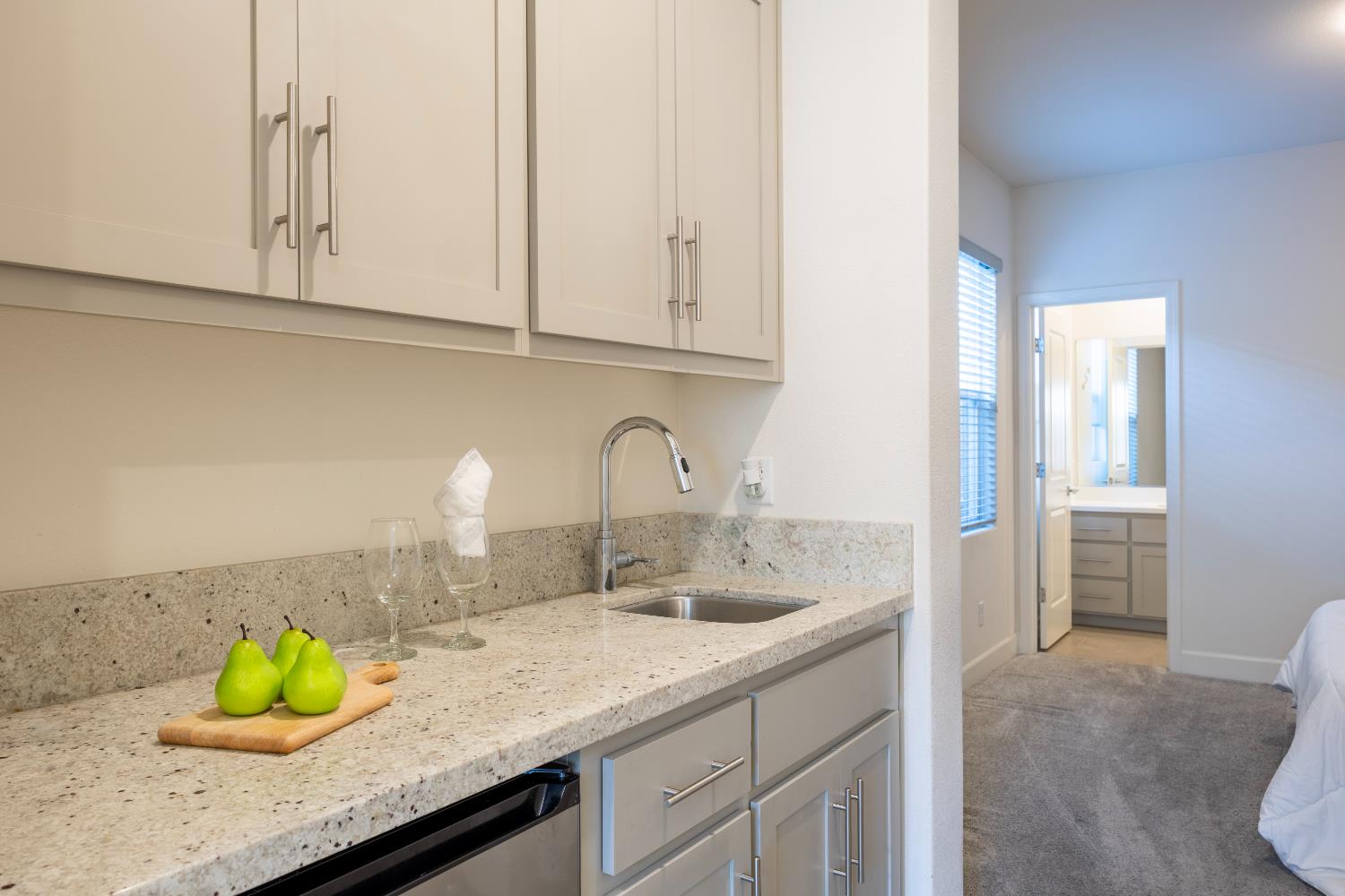 Detail Gallery Image 13 of 66 For 1719 Flora Way, Tracy,  CA 95376 - 4 Beds | 3/1 Baths