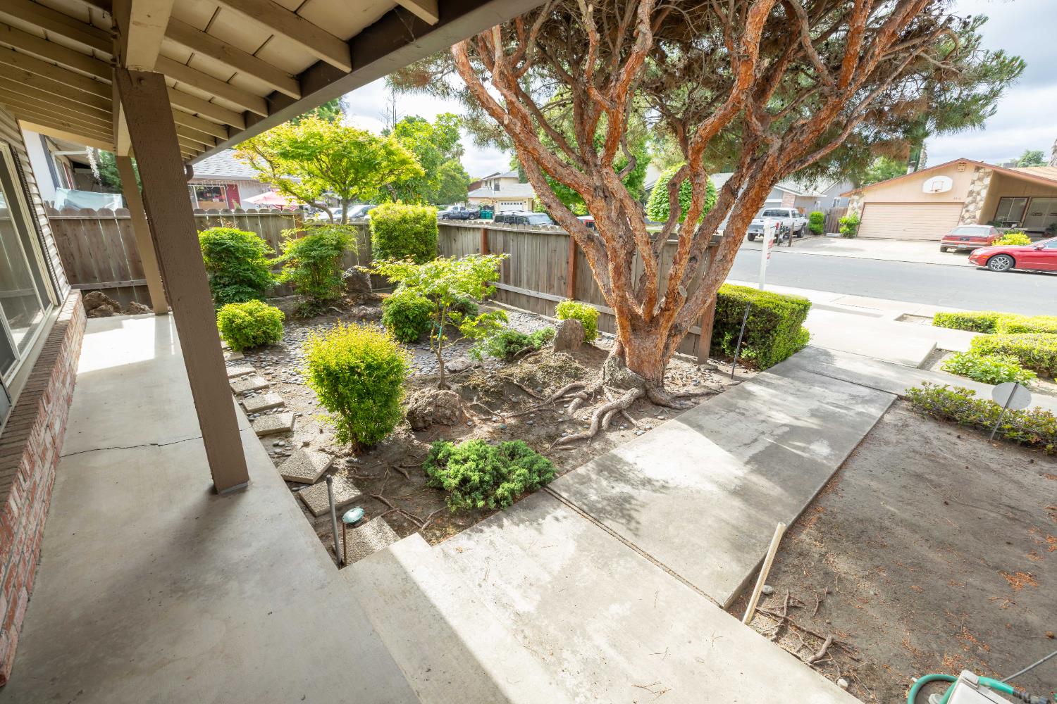Detail Gallery Image 5 of 52 For 1917 Santa Fe Dr, Stockton,  CA 95209 - 4 Beds | 3 Baths