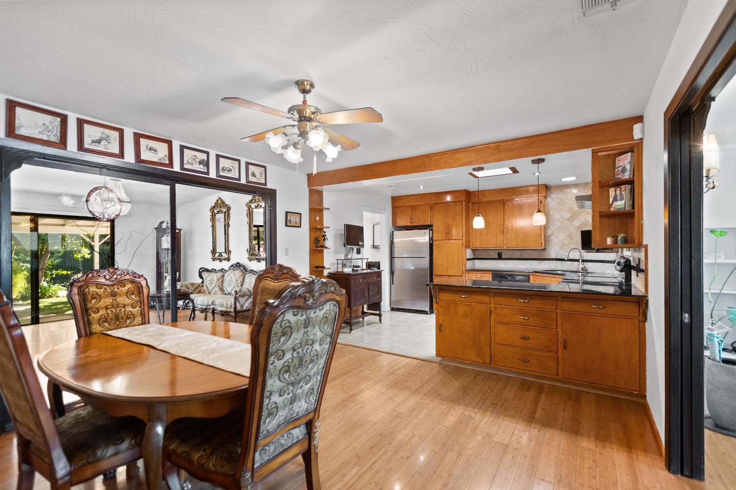 Detail Gallery Image 16 of 47 For 1824 Maryal Dr, Sacramento,  CA 95864 - 3 Beds | 2 Baths