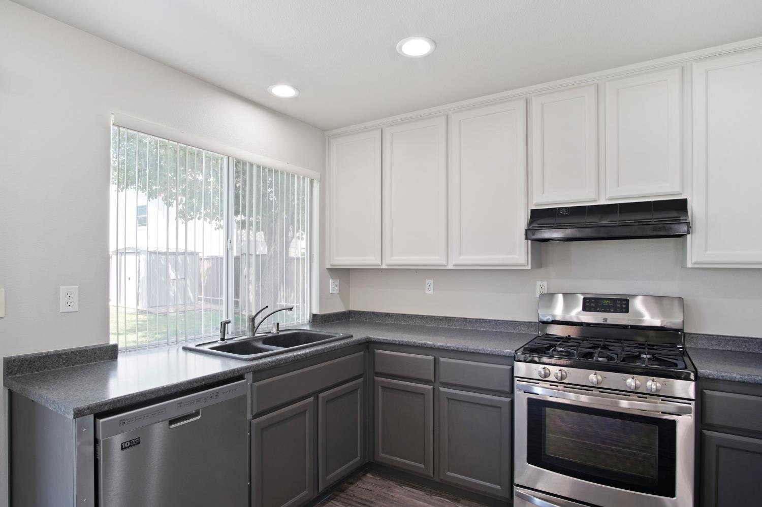 Detail Gallery Image 7 of 27 For 1243 Windham Ct, Tracy,  CA 95377 - 3 Beds | 2/1 Baths