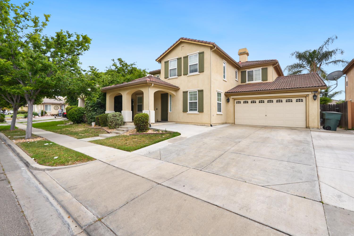 Detail Gallery Image 3 of 36 For 1408 Mendocino Creek Dtive, Patterson,  CA 95363 - 5 Beds | 3/1 Baths