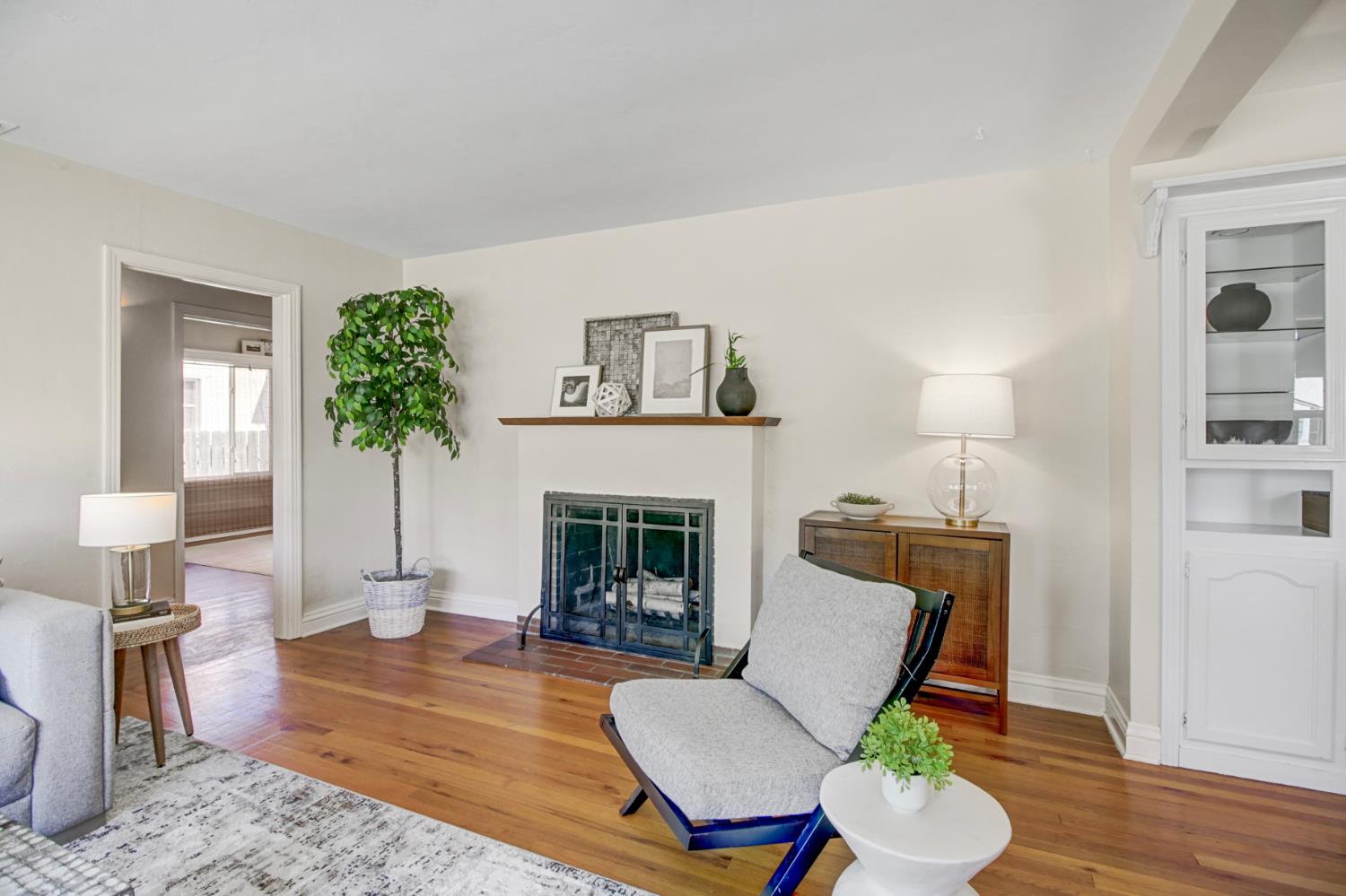 Detail Gallery Image 9 of 48 For 5960 12th Ave, Sacramento,  CA 95820 - 3 Beds | 1 Baths