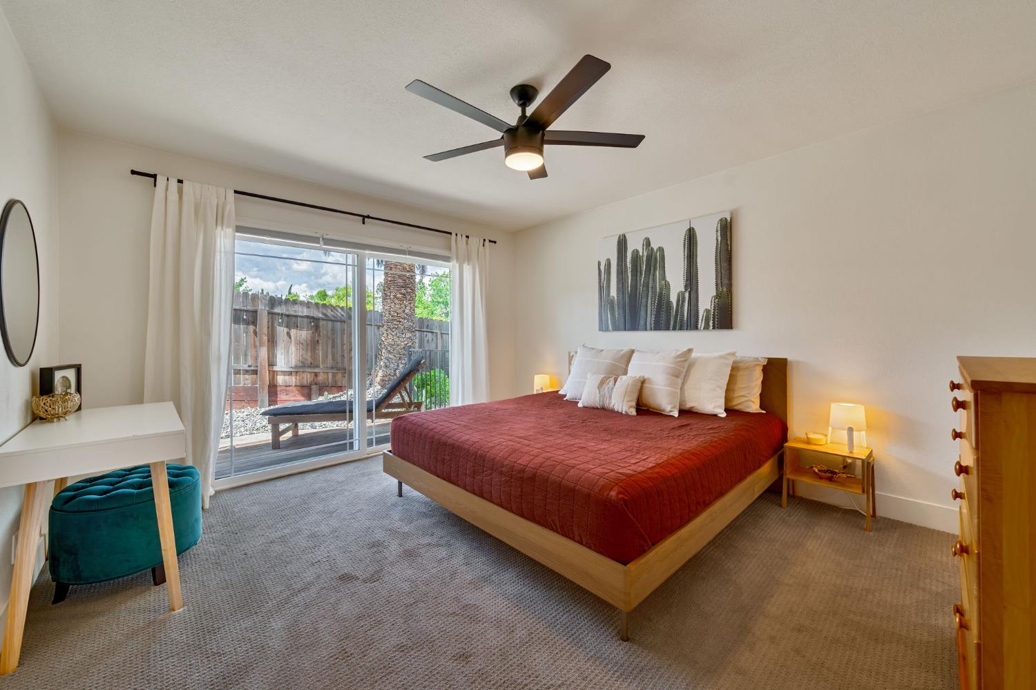 Detail Gallery Image 4 of 46 For 6469 Woodhills Way, Citrus Heights,  CA 95621 - 3 Beds | 2 Baths
