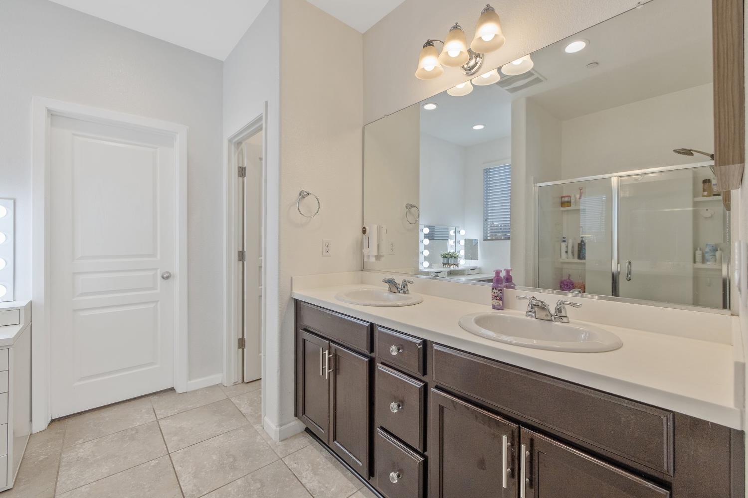 Detail Gallery Image 33 of 45 For 1066 Jade Way, Lemoore,  CA 93245 - 3 Beds | 2 Baths
