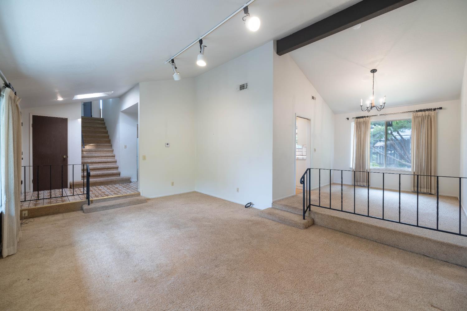 Detail Gallery Image 8 of 52 For 1917 Santa Fe Dr, Stockton,  CA 95209 - 4 Beds | 3 Baths