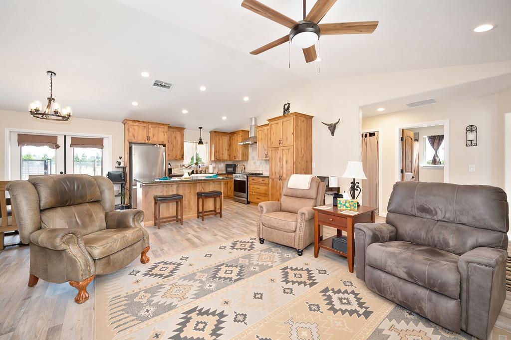 Detail Gallery Image 13 of 87 For 24684 N Watkinson Rd, Acampo,  CA 95220 - 2 Beds | 2 Baths