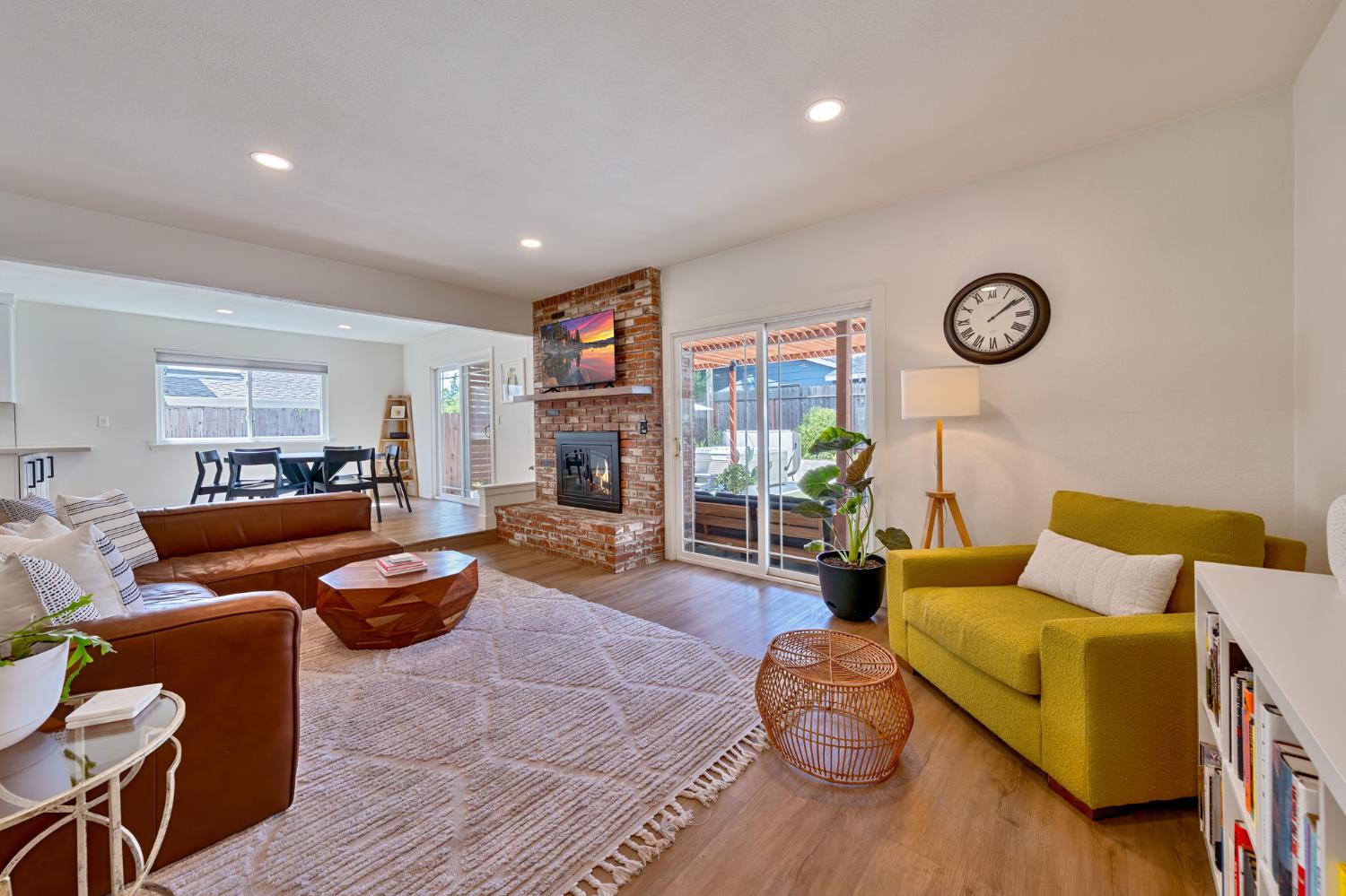 Detail Gallery Image 8 of 46 For 6469 Woodhills Way, Citrus Heights,  CA 95621 - 3 Beds | 2 Baths