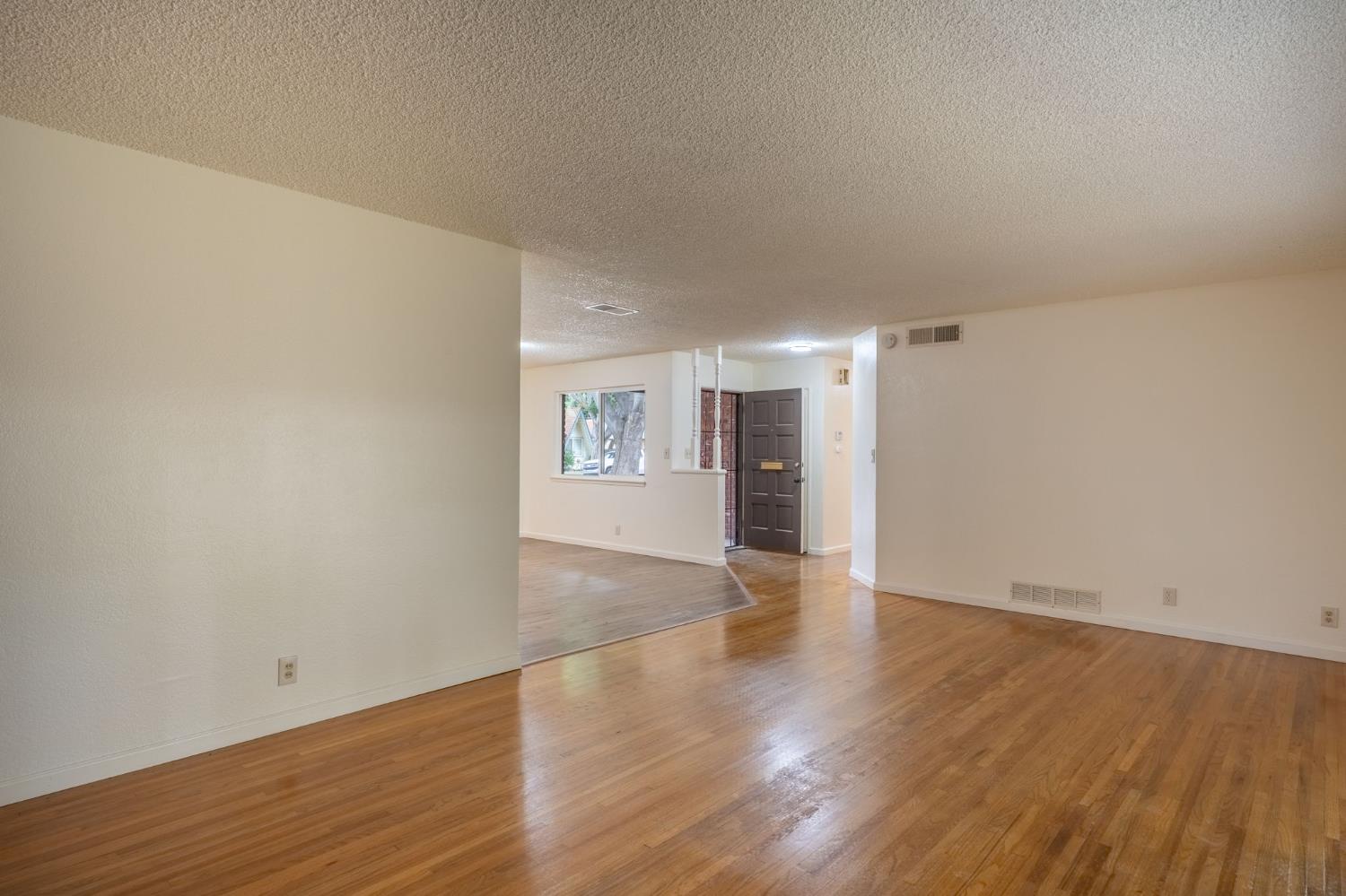 Detail Gallery Image 14 of 26 For 1610 Maplewood Dr, Modesto,  CA 95350 - 3 Beds | 2 Baths