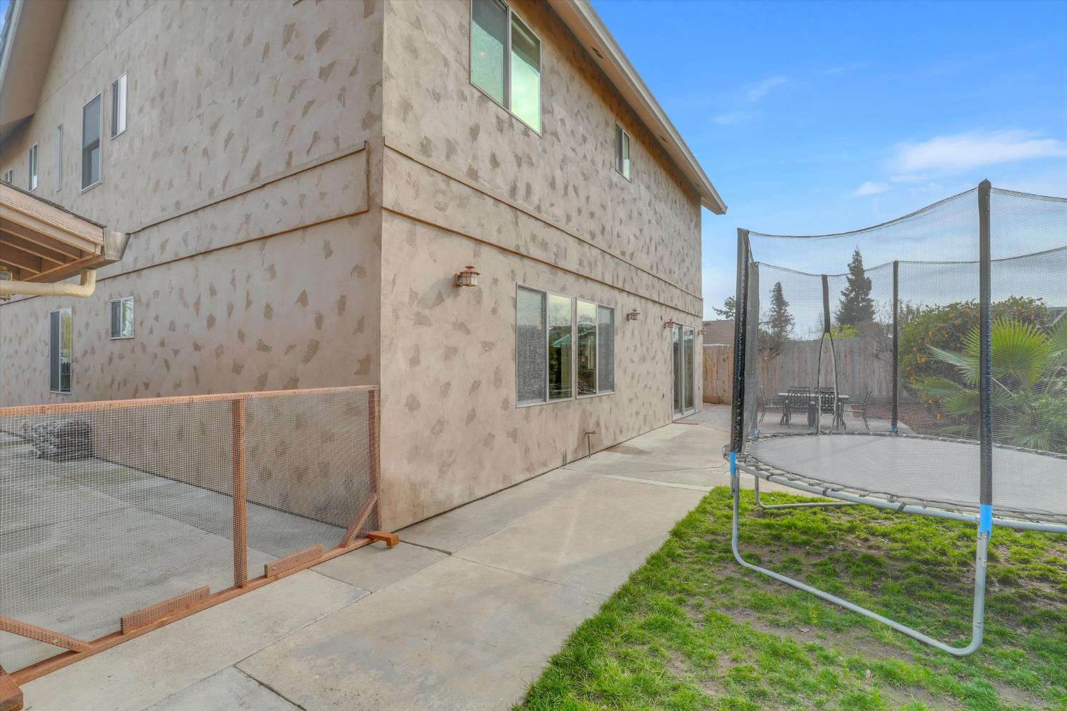 Dorchester Circle, Lodi, California image 37
