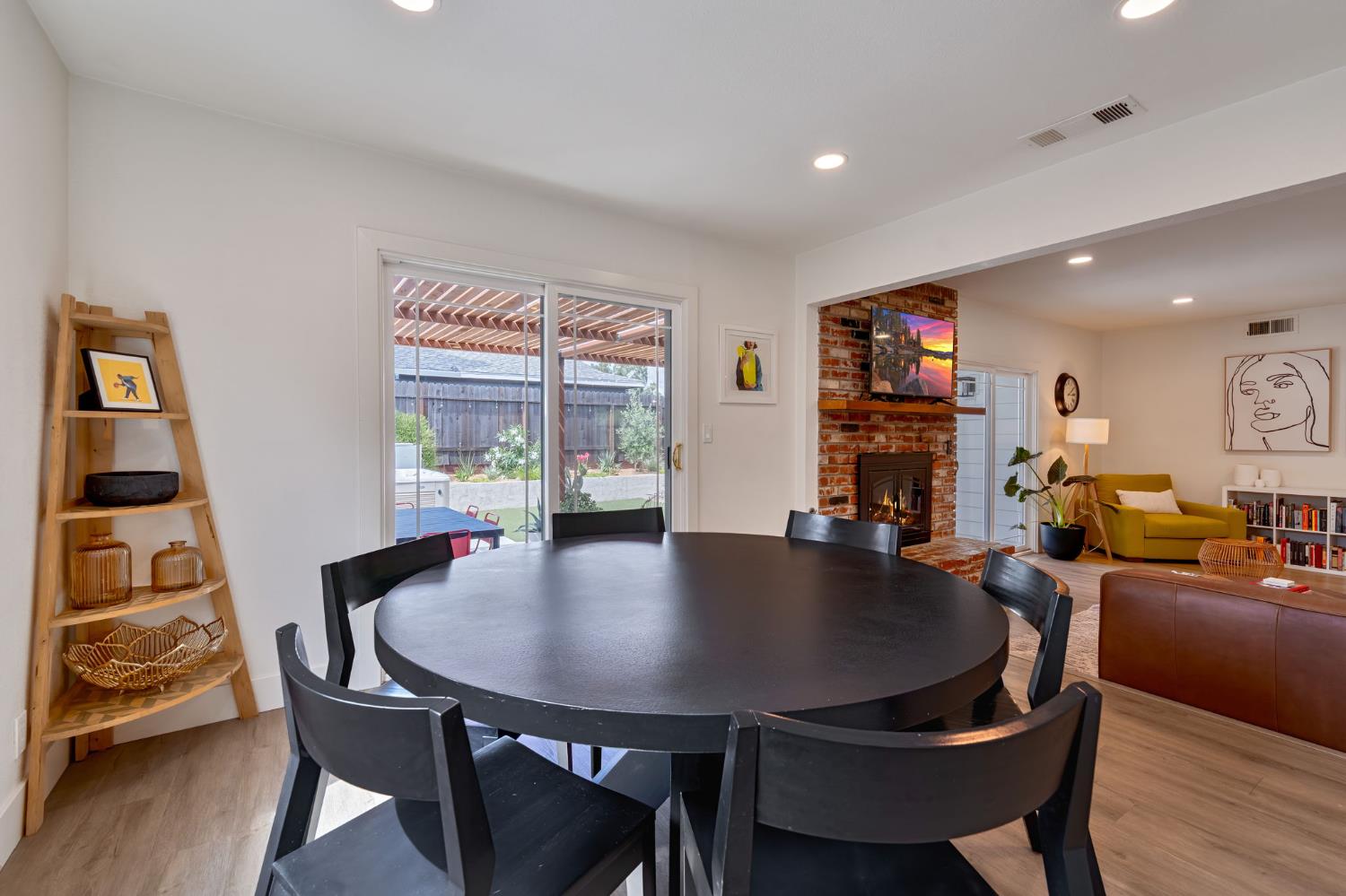 Detail Gallery Image 15 of 46 For 6469 Woodhills Way, Citrus Heights,  CA 95621 - 3 Beds | 2 Baths