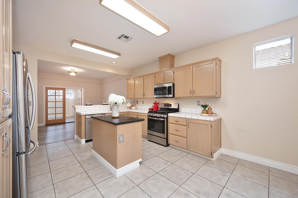 Detail Gallery Image 19 of 78 For 1341 Trevor Ct, Roseville,  CA 95678 - 4 Beds | 2/1 Baths