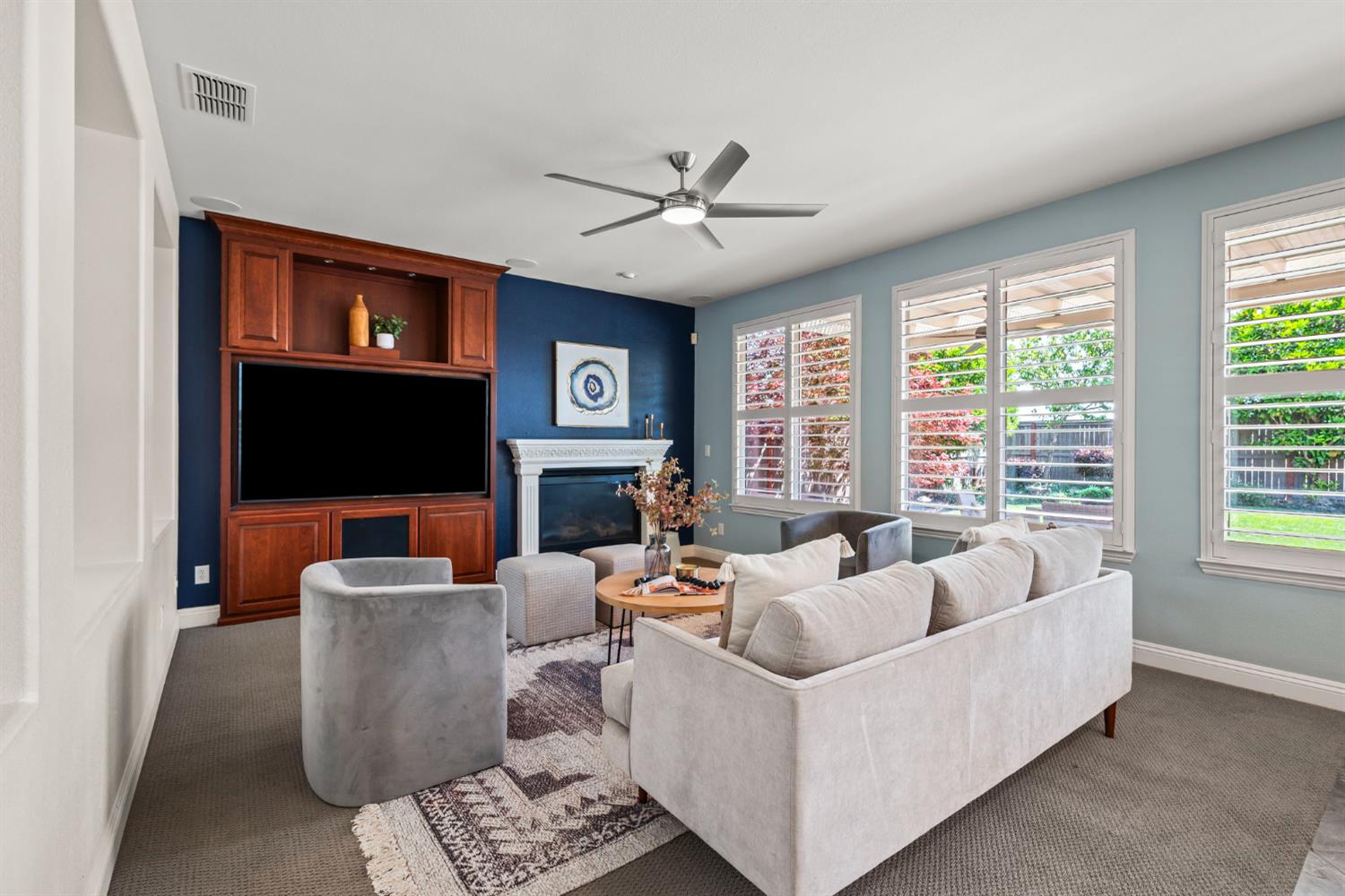Detail Gallery Image 10 of 56 For 11896 Slate Falls Way, Rancho Cordova,  CA 95742 - 5 Beds | 3 Baths