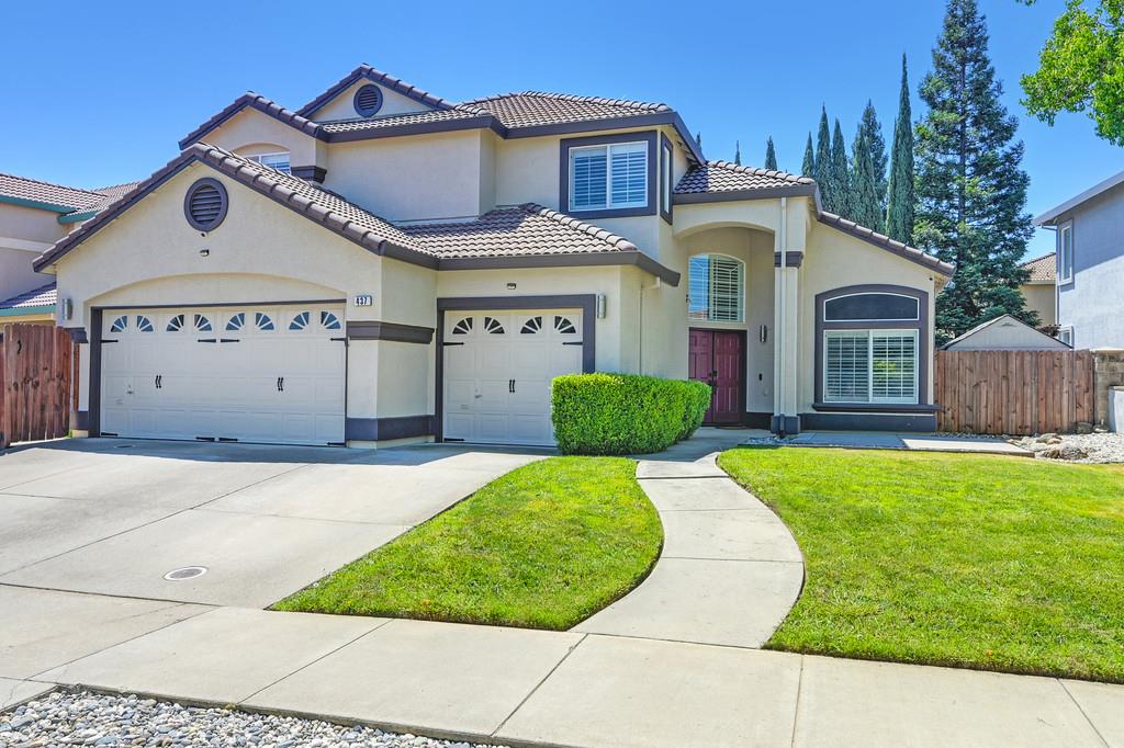 Detail Gallery Image 1 of 60 For 437 Anacapa Dr, Roseville,  CA 95678 - 4 Beds | 2/1 Baths