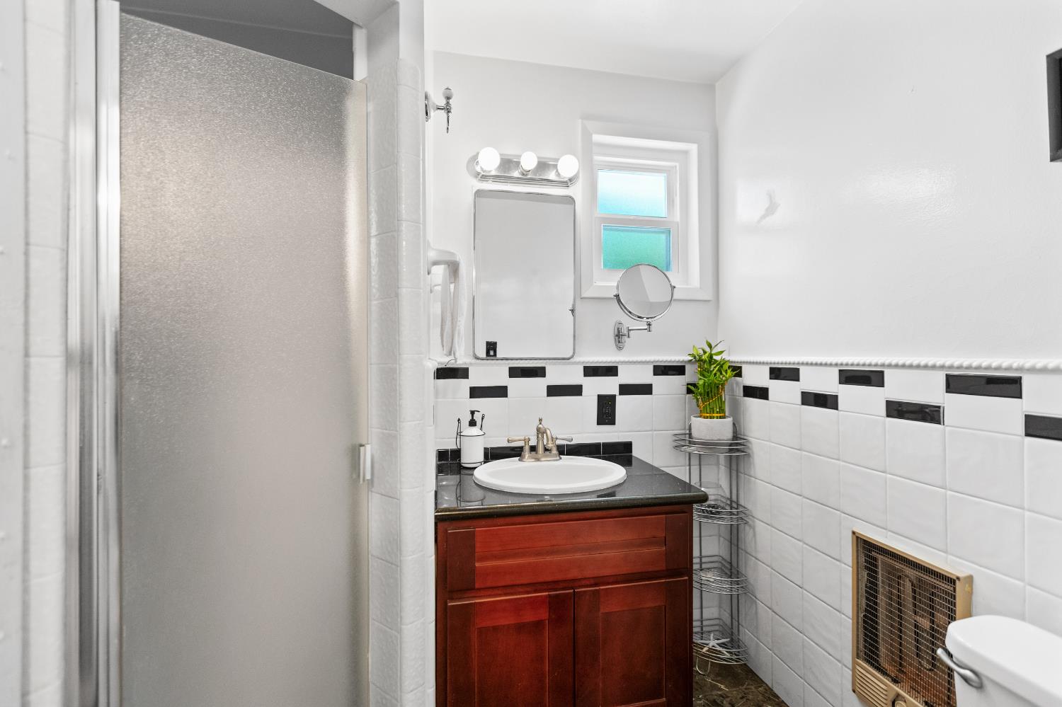 Detail Gallery Image 24 of 47 For 1824 Maryal Dr, Sacramento,  CA 95864 - 3 Beds | 2 Baths