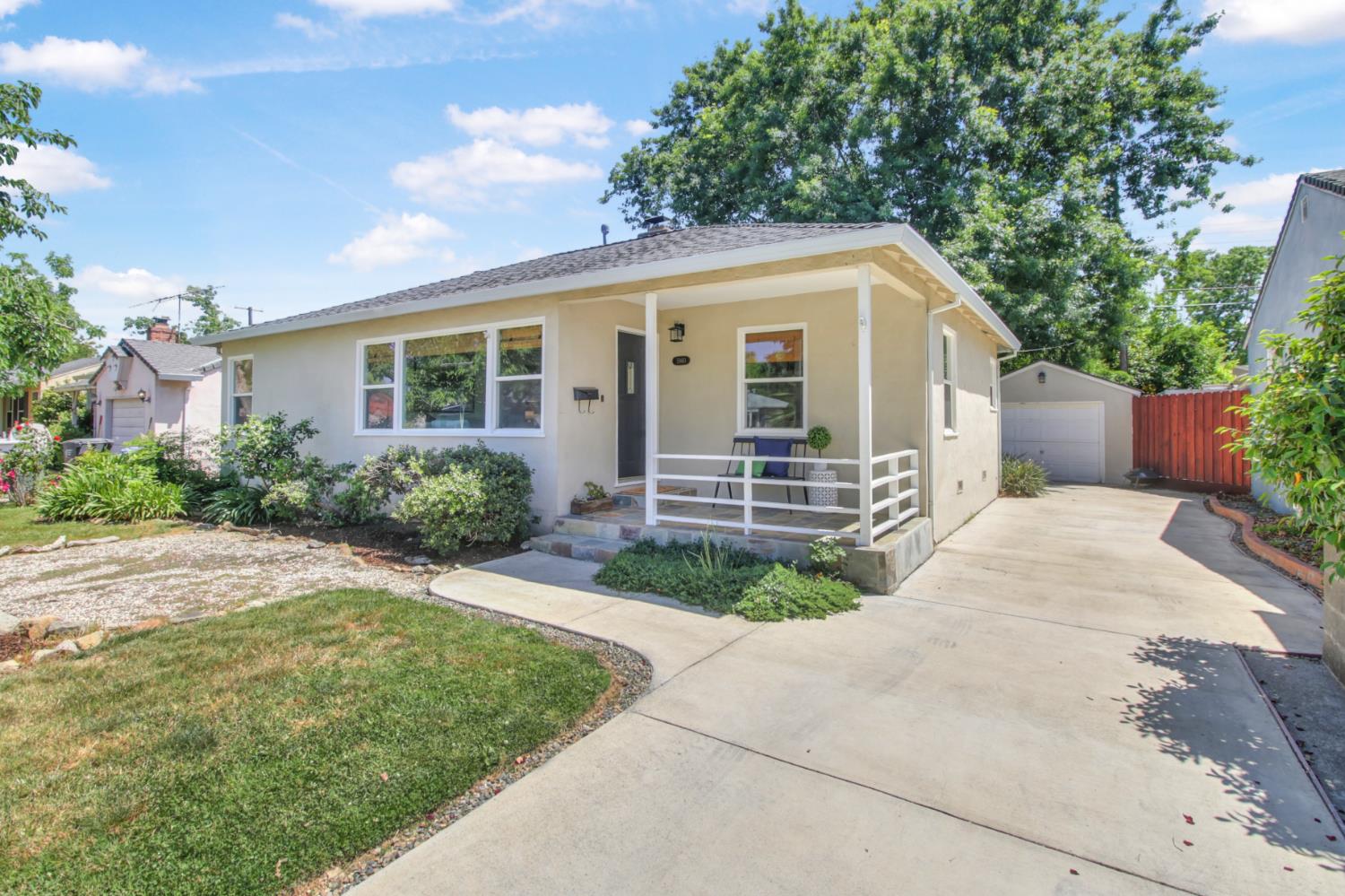Detail Gallery Image 2 of 48 For 5960 12th Ave, Sacramento,  CA 95820 - 3 Beds | 1 Baths