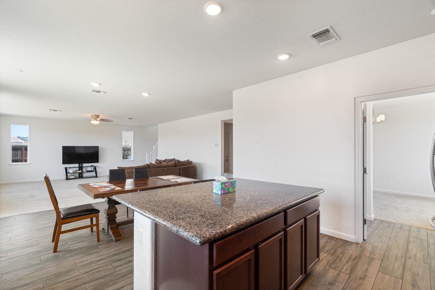 Detail Gallery Image 20 of 61 For 7753 Finnhorse Way, Sacramento,  CA 95828 - 4 Beds | 3 Baths