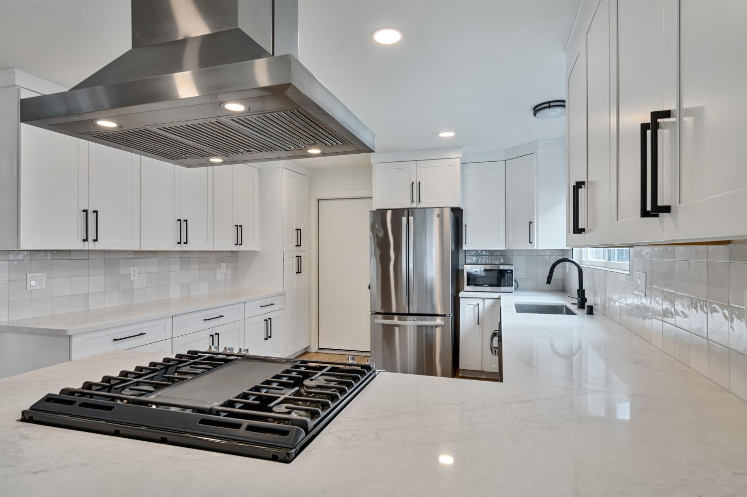 Detail Gallery Image 2 of 46 For 6469 Woodhills Way, Citrus Heights,  CA 95621 - 3 Beds | 2 Baths